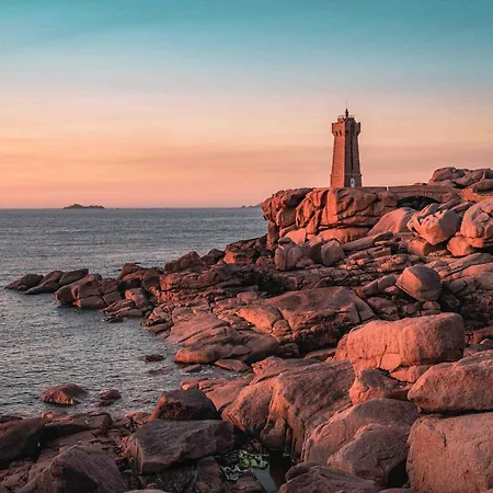 Escapade A Plages Et Commerces Proches